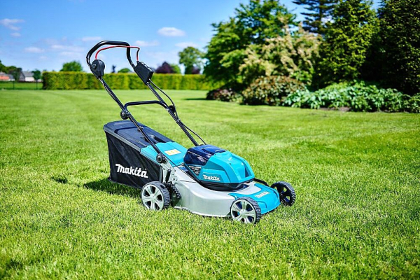 Аккумуляторные газонокосилки: рейтинг – лучшие модели 2024 года