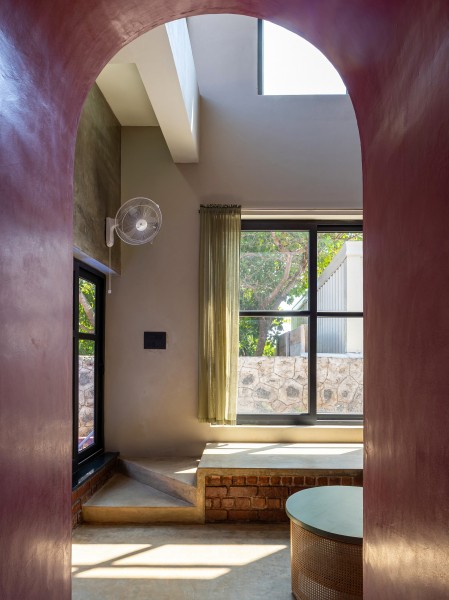 Брутальный гостевой дом с модернистской эстетикой