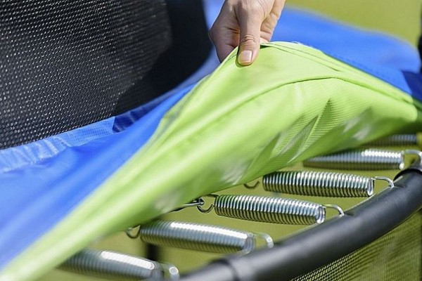 Рейтинг лучших батутов с сеткой для дачи 2024 по цене качеству