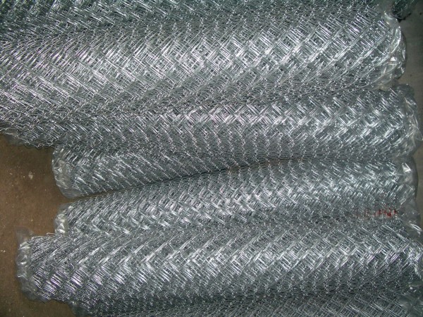 Забор из рабицы своими руками: пошаговый процесс изготовления и монтажа Забор из рабицы своими руками: пошаговый процесс изготовления и монтажа