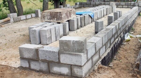 Какой бывает фундамент для дома: типы оснований, области применения