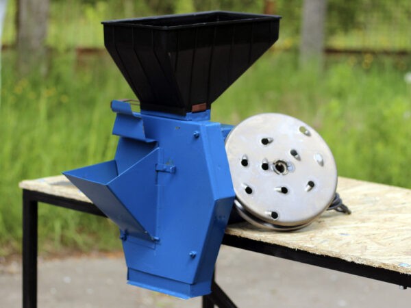 Зернодробилка для домашнего хозяйства, какую выбрать: ТОП-12 лучших моделей, назначение и виды по принципу работы