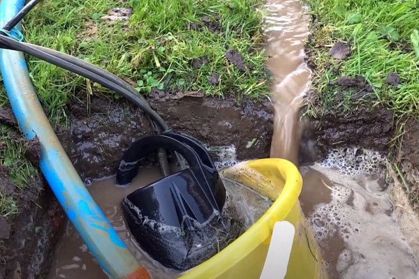 Гидробурение скважины на воду своими руками за 1.5 часа: разбираемся в каких случаях это реально Гидробурение скважины на воду своими руками за 1.5 часа: разбираемся в каких случаях это реально