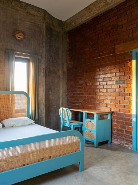 Брутальный гостевой дом с модернистской эстетикой