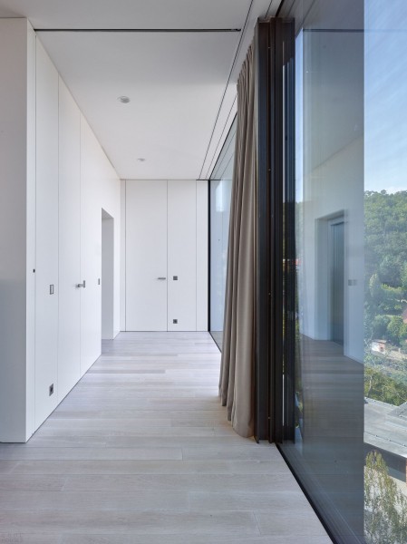 Мостообразная вилла с инновационным дизайном Мостообразная вилла с инновационным дизайном