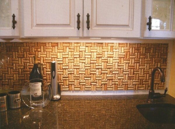 Какие бывают фартуки для кухни: ТОП-11 лучших вариантов, советы по выбору, особенности и уход