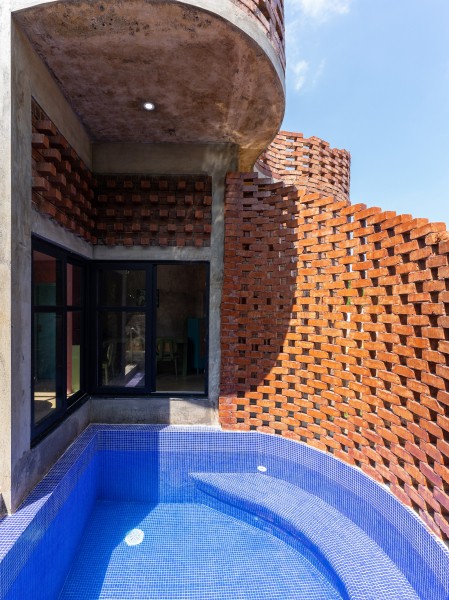 Брутальный гостевой дом с модернистской эстетикой