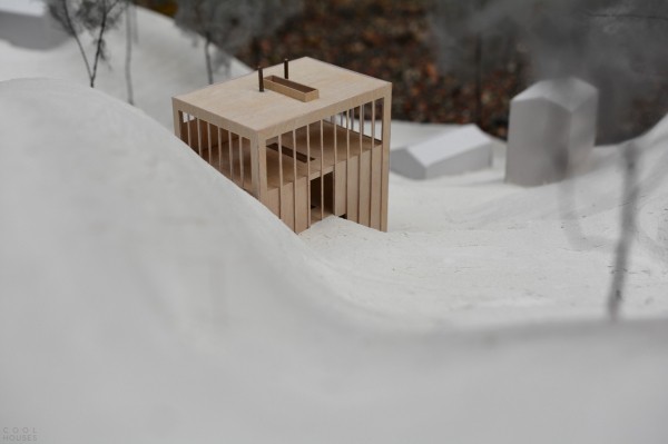 Деревянная резиденция, встроенная в скалистый склон Деревянная резиденция, встроенная в скалистый склон