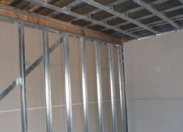 Профиль для гипсокартона: какие бывают, виды, размеры, технические характеристики Профиль для гипсокартона: какие бывают, виды, размеры, технические характеристики