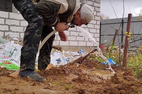 Гидробурение скважины на воду своими руками за 1.5 часа: разбираемся в каких случаях это реально Гидробурение скважины на воду своими руками за 1.5 часа: разбираемся в каких случаях это реально