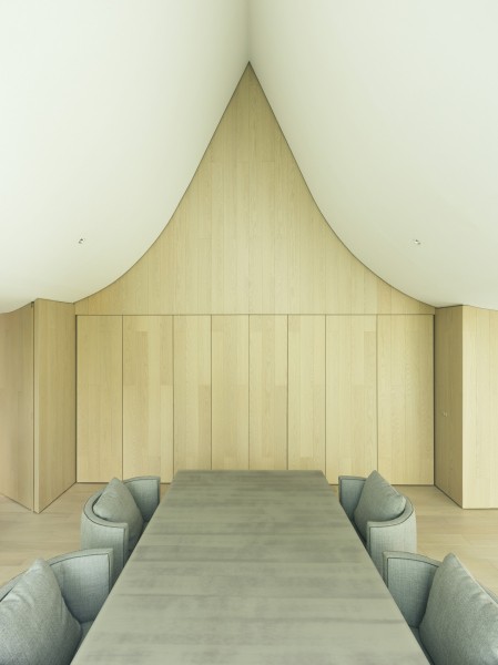 Дом выходного дня со скульптурной крышей Дом выходного дня со скульптурной крышей