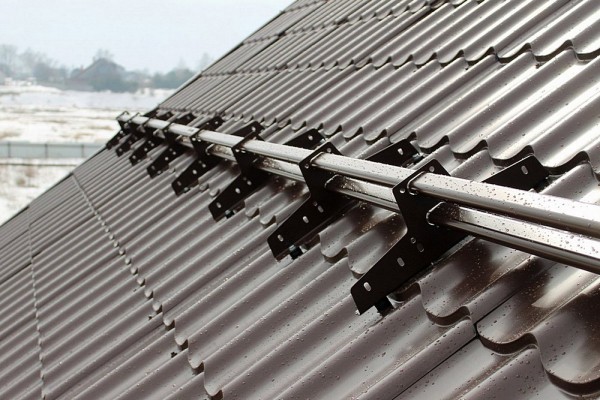 Рейтинг лучших снегозадержателей на крышу: какой лучше выбрать Рейтинг лучших снегозадержателей на крышу: какой лучше выбрать