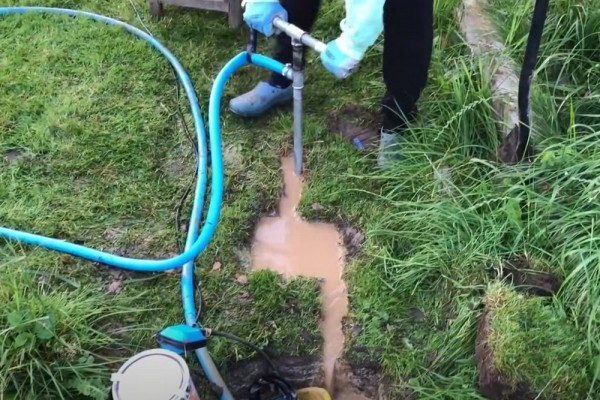Гидробурение скважины на воду своими руками за 1.5 часа: разбираемся в каких случаях это реально Гидробурение скважины на воду своими руками за 1.5 часа: разбираемся в каких случаях это реально