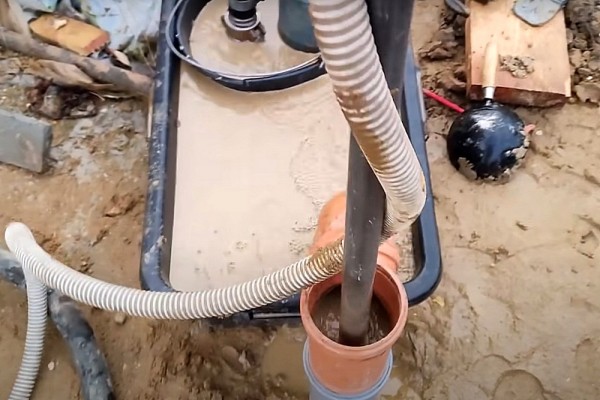 Гидробурение скважины на воду своими руками за 1.5 часа: разбираемся в каких случаях это реально Гидробурение скважины на воду своими руками за 1.5 часа: разбираемся в каких случаях это реально