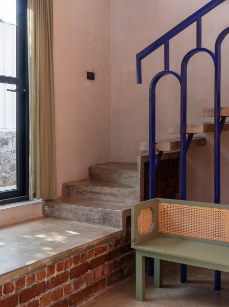 Брутальный гостевой дом с модернистской эстетикой