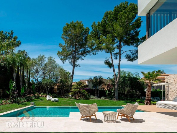 Удивительная вилла на средиземноморском побережье
Удивительная вилла на средиземноморском побережье