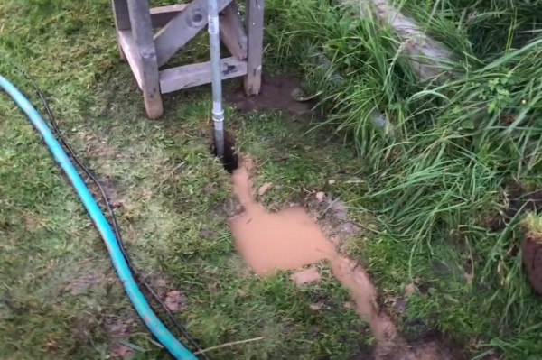 Гидробурение скважины на воду своими руками за 1.5 часа: разбираемся в каких случаях это реально Гидробурение скважины на воду своими руками за 1.5 часа: разбираемся в каких случаях это реально