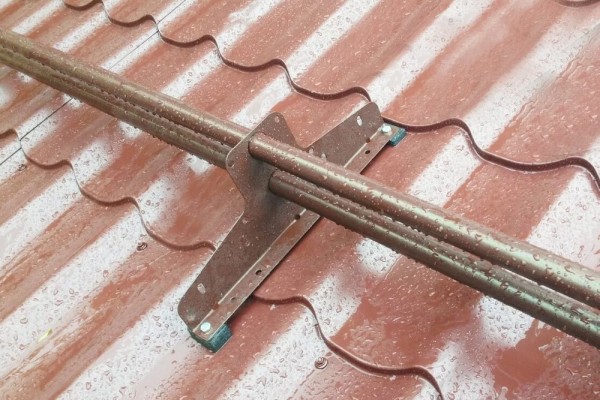 Рейтинг лучших снегозадержателей на крышу: какой лучше выбрать Рейтинг лучших снегозадержателей на крышу: какой лучше выбрать