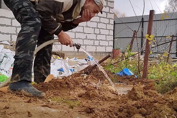 Гидробурение скважины на воду своими руками за 1.5 часа: разбираемся в каких случаях это реально Гидробурение скважины на воду своими руками за 1.5 часа: разбираемся в каких случаях это реально