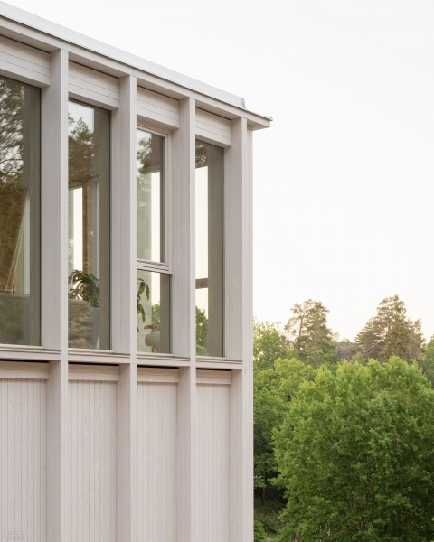 Деревянная резиденция, встроенная в скалистый склон Деревянная резиденция, встроенная в скалистый склон