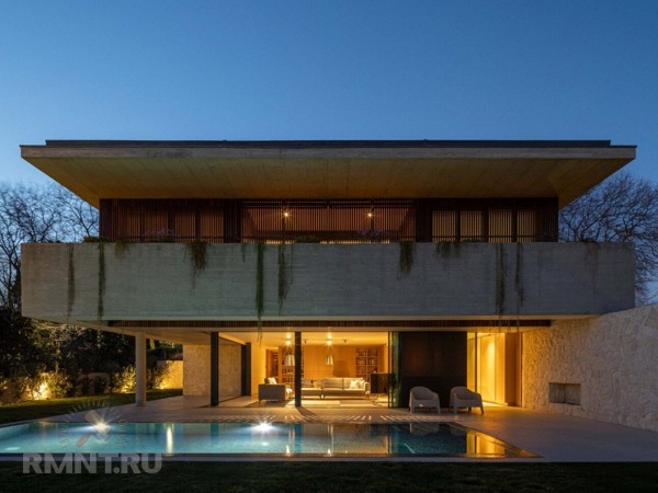 





Монолитный дом со стеклянными стенами



