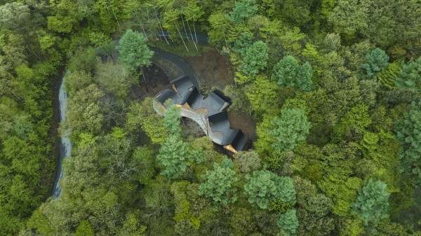 Дом выходного дня со скульптурной крышей Дом выходного дня со скульптурной крышей