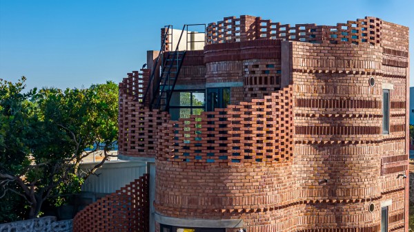 Брутальный гостевой дом с модернистской эстетикой