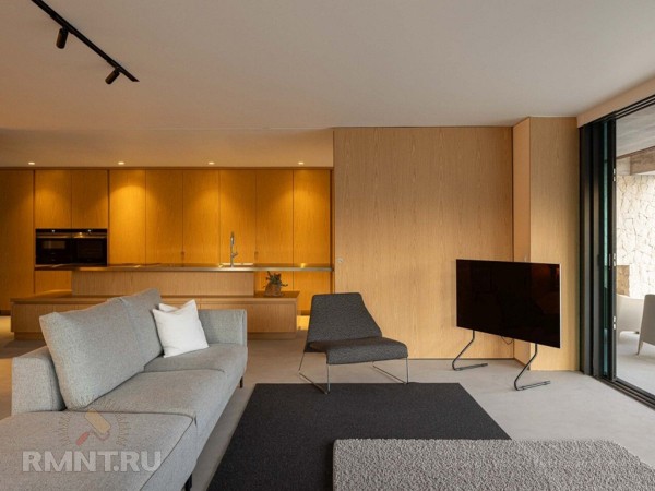 





Монолитный дом со стеклянными стенами



