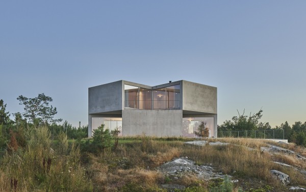 Дом-лабиринт с эстетикой брутализма