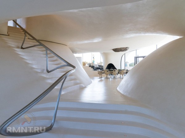 





Удивительный дом в космическом стиле на побережье



