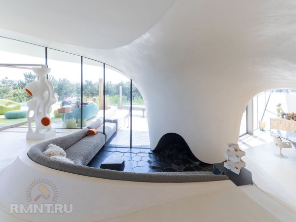 





Удивительный дом в космическом стиле на побережье



