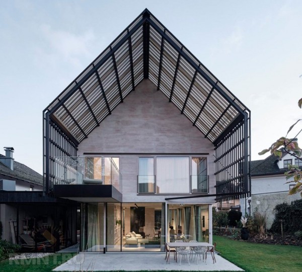 





Деревянный дом с уникальной крышей



