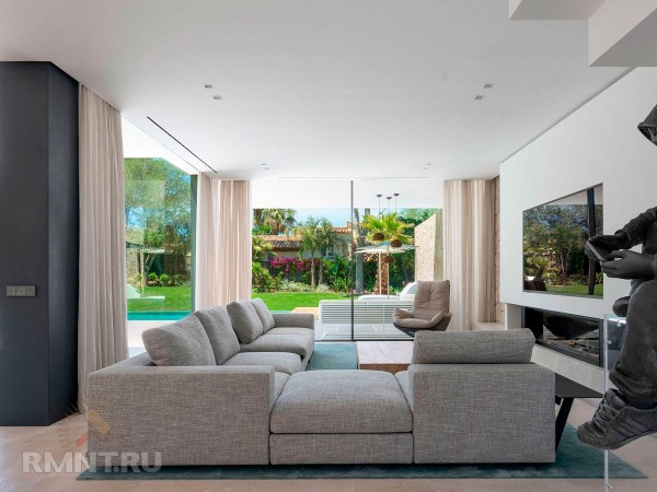 Удивительная вилла на средиземноморском побережье
Удивительная вилла на средиземноморском побережье