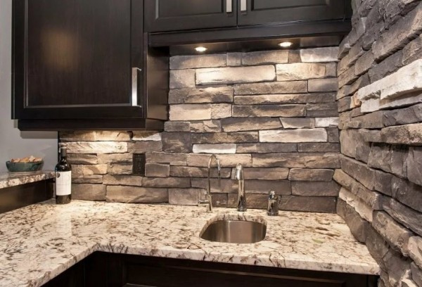 Какие бывают фартуки для кухни: ТОП-11 лучших вариантов, советы по выбору, особенности и уход