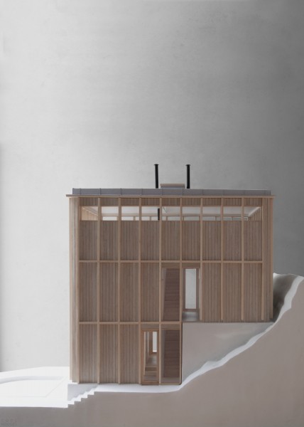 Деревянная резиденция, встроенная в скалистый склон Деревянная резиденция, встроенная в скалистый склон