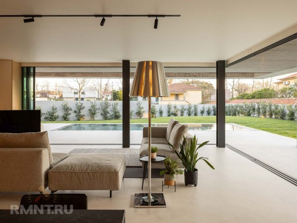 





Монолитный дом со стеклянными стенами



