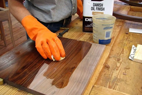 Рейтинг масел для дерева: правила выбора и обзор лучших составов ТОП-10