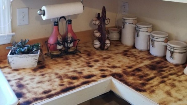 Современная «обожженная» столешница своими руками: одним — колхоз, другим — модерн Современная «обожженная» столешница своими руками: одним — колхоз, другим — модерн