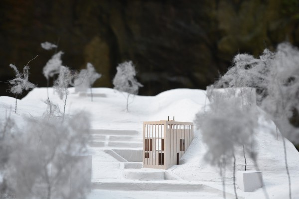 Деревянная резиденция, встроенная в скалистый склон Деревянная резиденция, встроенная в скалистый склон