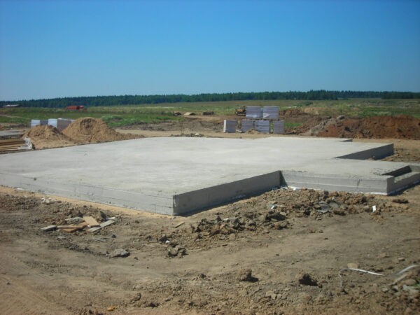 Какой бывает фундамент для дома: типы оснований, области применения