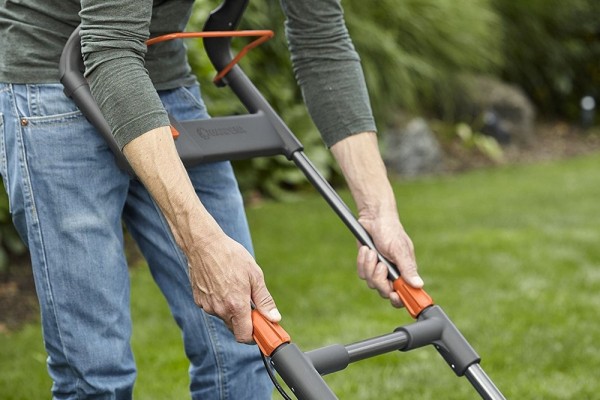 Рейтинг бензиновых самоходных газонокосилок: ТОП-10 лучших моделей