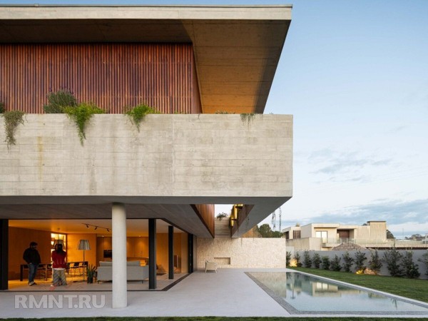 





Монолитный дом со стеклянными стенами



