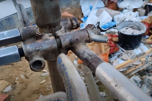 Гидробурение скважины на воду своими руками за 1.5 часа: разбираемся в каких случаях это реально Гидробурение скважины на воду своими руками за 1.5 часа: разбираемся в каких случаях это реально