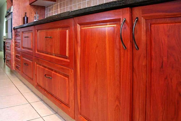 Лак для мебели из дерева какой лучше – правила выбора и рейтинг ТОП-12