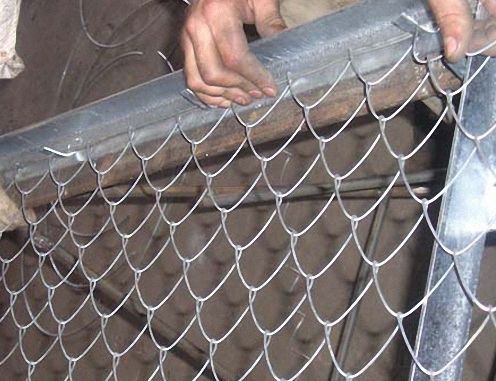 Забор из рабицы своими руками: пошаговый процесс изготовления и монтажа Забор из рабицы своими руками: пошаговый процесс изготовления и монтажа