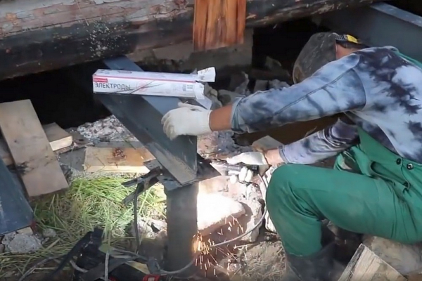 Как поднять баню для замены венцов или ремонта фундамента