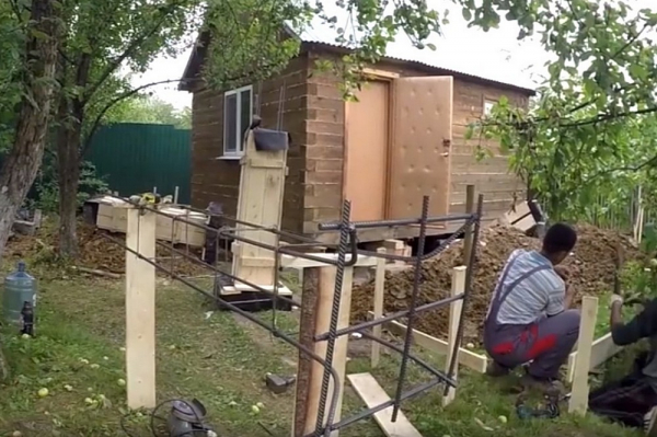 Как поднять баню для замены венцов или ремонта фундамента