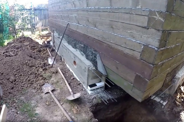 Как поднять баню для замены венцов или ремонта фундамента