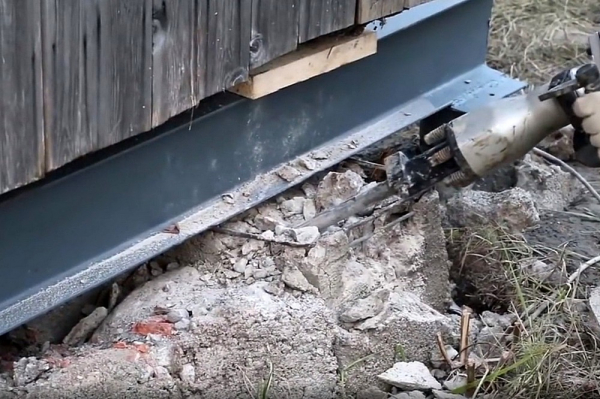 Как поднять баню для замены венцов или ремонта фундамента