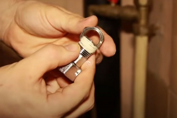 Как установить счетчики на воду в квартире: подробная пошаговая инструкция